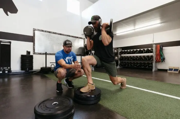 How to Do the Deficit Reverse Lunge