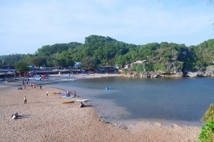 10 Beaches in Gunungkidul with Unique Natural Features and Mesmerizing White Sands