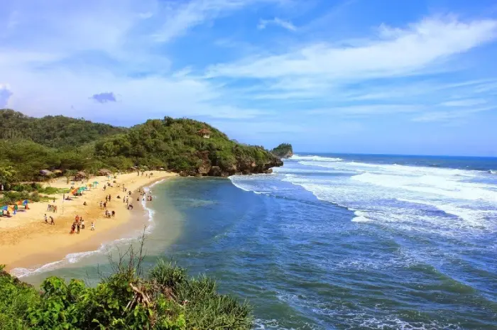 10 Beaches in Malang with White Sand Beauty and Calm Waves for Relaxation